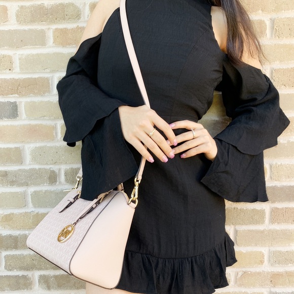 👜💕-NWT Michael Kors pink mk Satchel - Picture 3 of 5